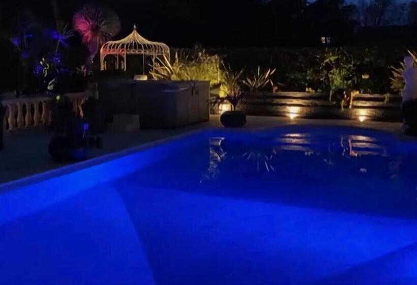 Lavish Villa In Mouans Sartoux With Sauna