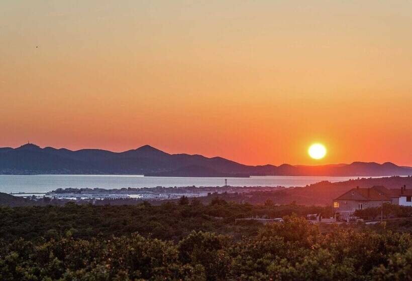 Lovely Villa In Debeljak With Heated Private Pool