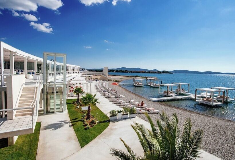 Lovely Villa In Debeljak With Heated Private Pool