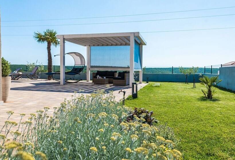 Lovely Villa In Debeljak With Heated Private Pool