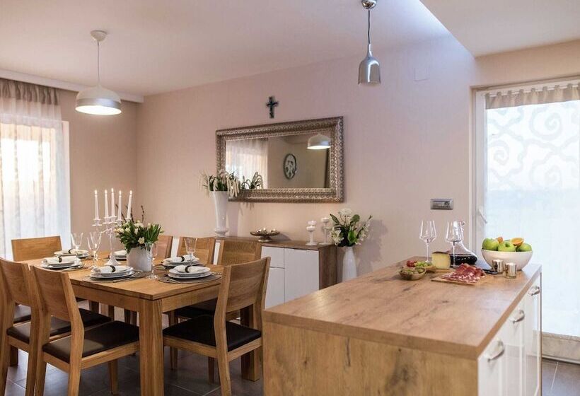 Lovely Villa In Debeljak With Heated Private Pool