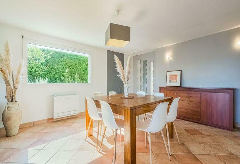 Luxurious Villa With Private Pool In Les Vans
