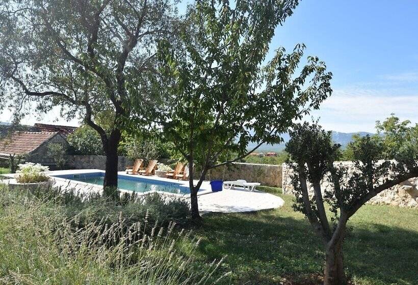 Villa With Private Pool In Trilj Dalmatia