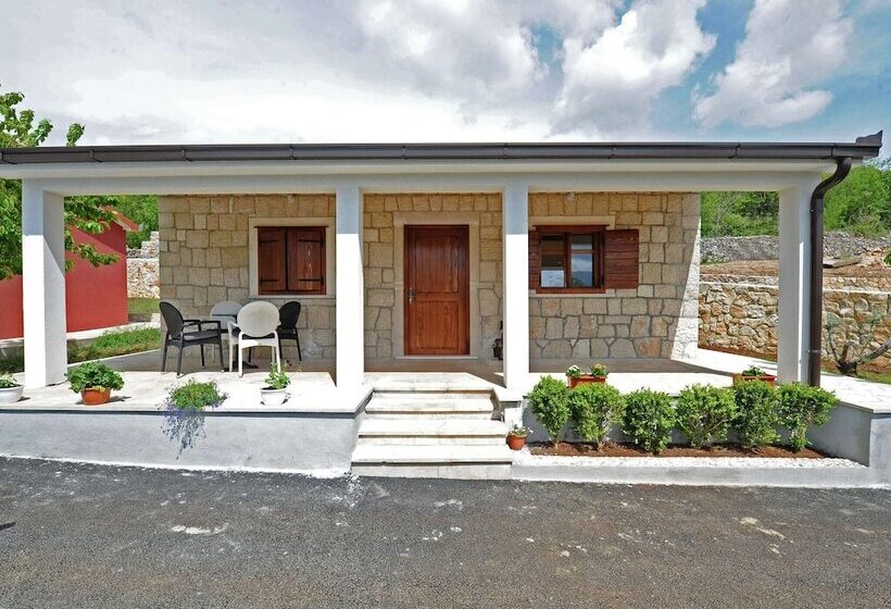 Villa With Private Pool In Trilj Dalmatia