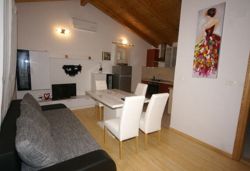 Villa With Private Pool In Trilj Dalmatia