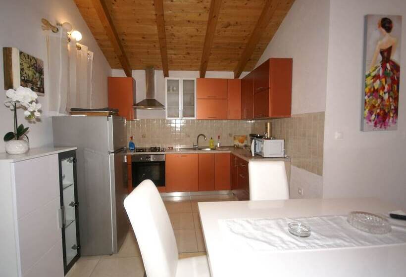 Villa With Private Pool In Trilj Dalmatia