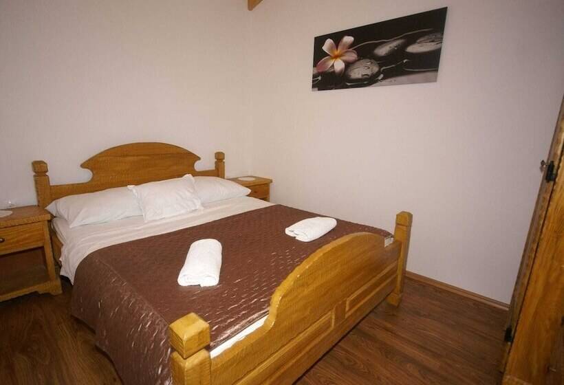 Villa With Private Pool In Trilj Dalmatia