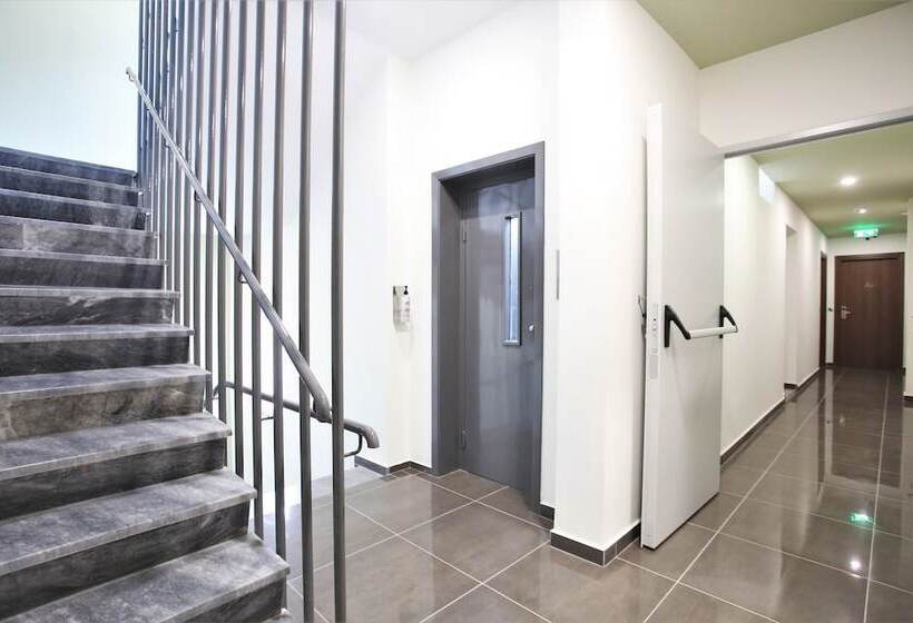 膳宿费 Aethon Airport Projectfree Shuttle