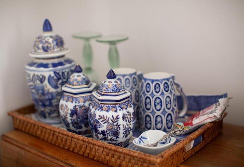 بنسيون Assemblage Boutique Art B & B