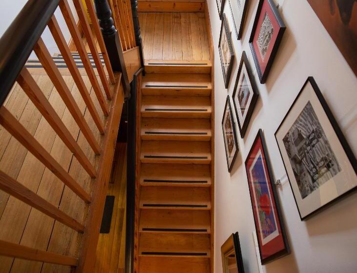 بنسيون Assemblage Boutique Art B & B