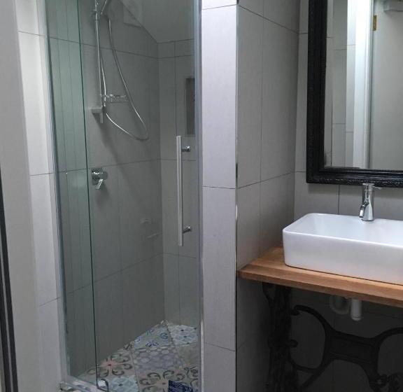 بنسيون Assemblage Boutique Art B & B