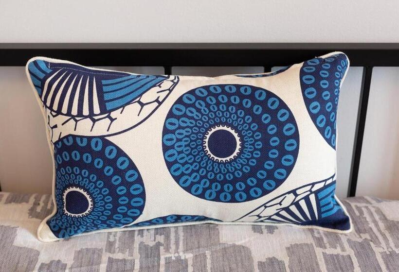 بنسيون Assemblage Boutique Art B & B