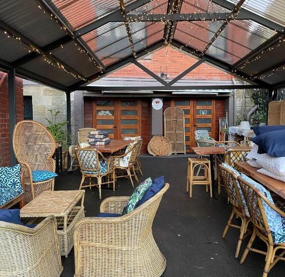 بنسيون Assemblage Boutique Art B & B