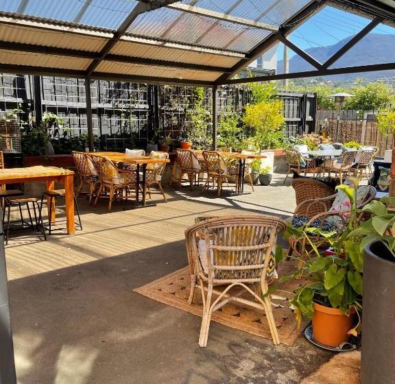 بنسيون Assemblage Boutique Art B & B