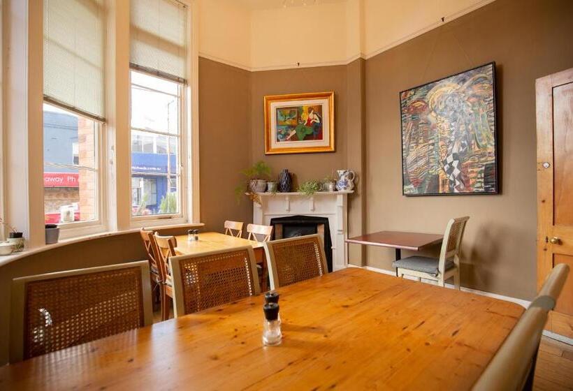 بنسيون Assemblage Boutique Art B & B