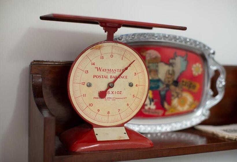 بنسيون Assemblage Boutique Art B & B