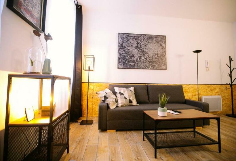 2 Pièces Avec Patio Dans Le Centre De Toulon