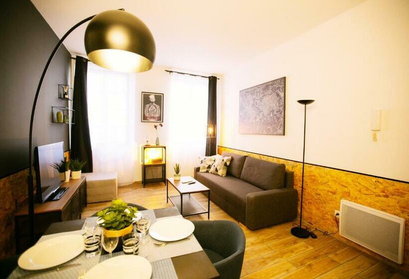 2 Pièces Avec Patio Dans Le Centre De Toulon