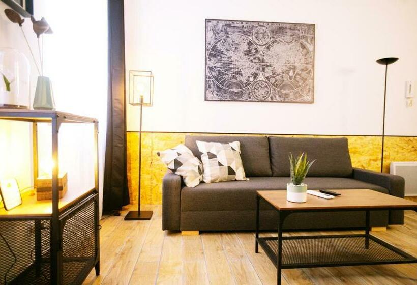 2 Pièces Avec Patio Dans Le Centre De Toulon