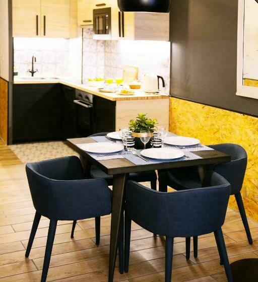 2 Pièces Avec Patio Dans Le Centre De Toulon