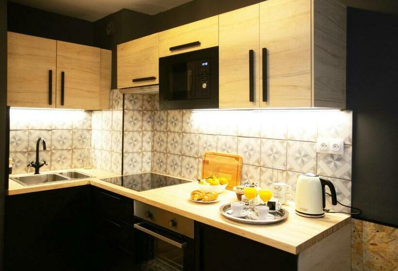 2 Pièces Avec Patio Dans Le Centre De Toulon