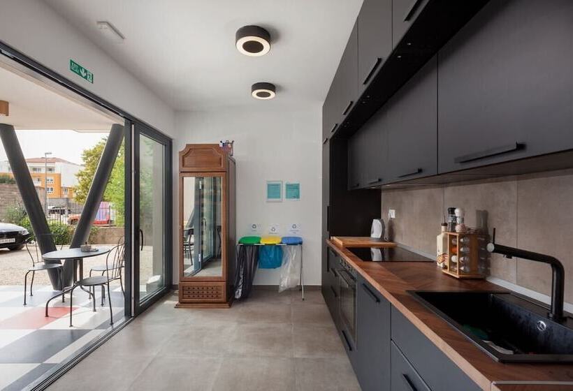 Subtub Hostel Makarska