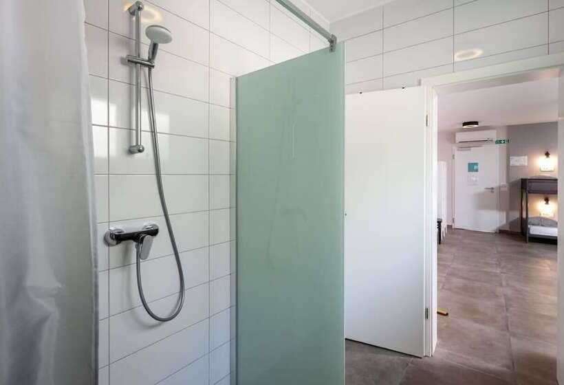 Subtub Hostel Makarska