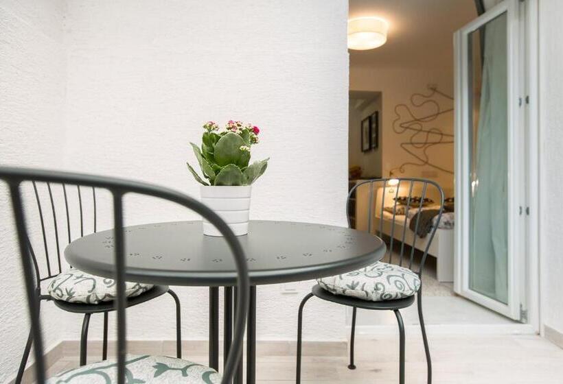 Witty Please & Bardot