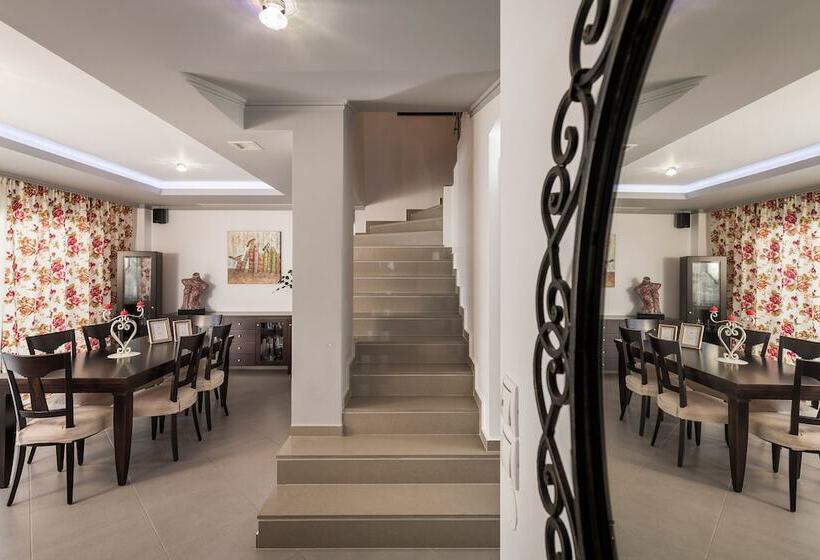 Beautiful Pool Villa For Relaxing Family Holidays