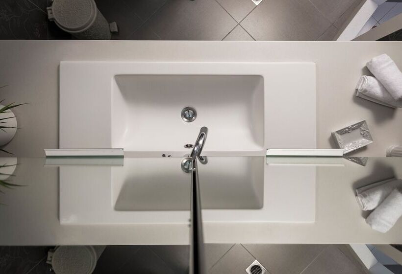 Beautiful Pool Villa For Relaxing Family Holidays