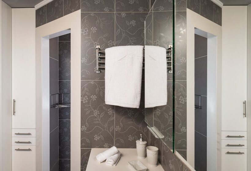 Beautiful Pool Villa For Relaxing Family Holidays