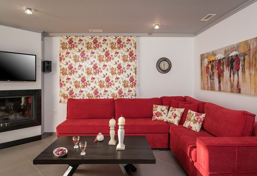 Beautiful Pool Villa For Relaxing Family Holidays