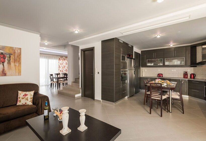 Beautiful Pool Villa For Relaxing Family Holidays