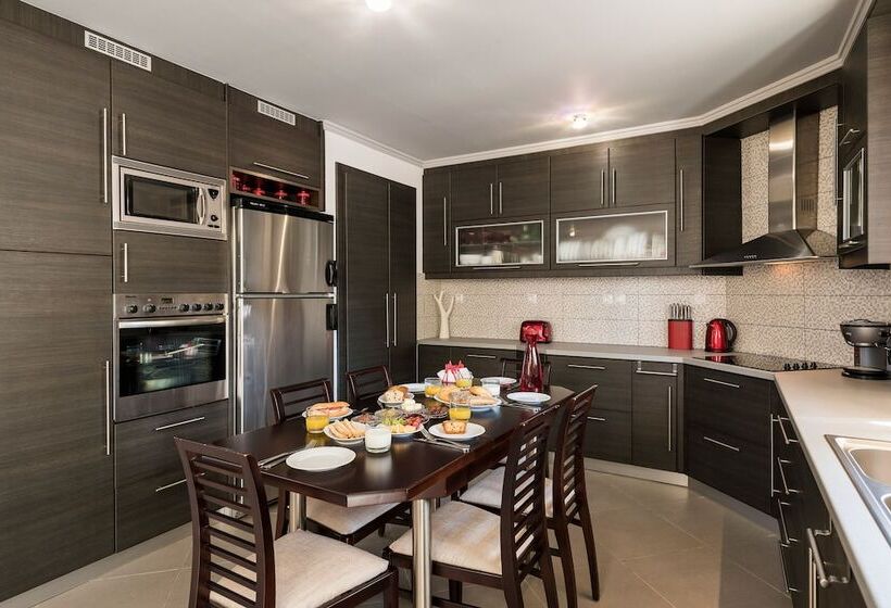 Beautiful Pool Villa For Relaxing Family Holidays