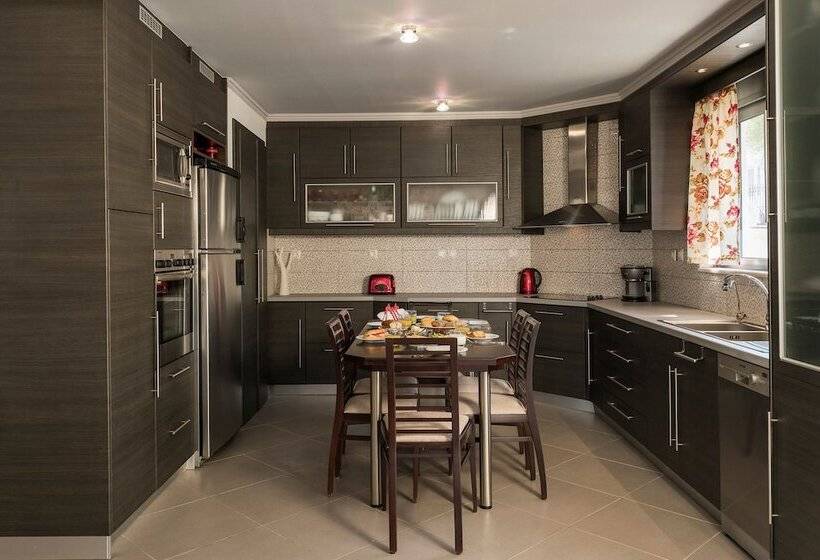 Beautiful Pool Villa For Relaxing Family Holidays