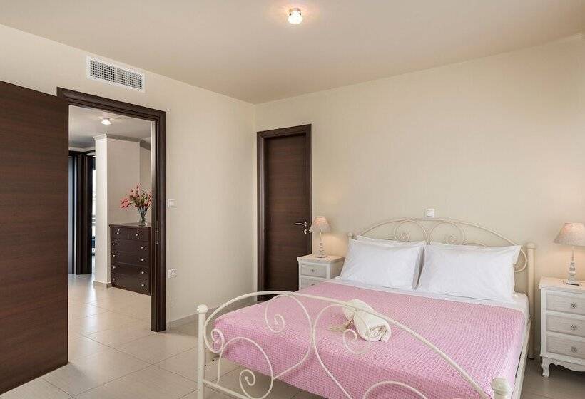 Beautiful Pool Villa For Relaxing Family Holidays