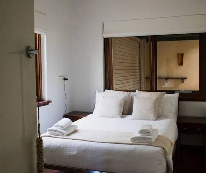 Cottesloe Beach Villa W/large Courtyard  Sleeps 4