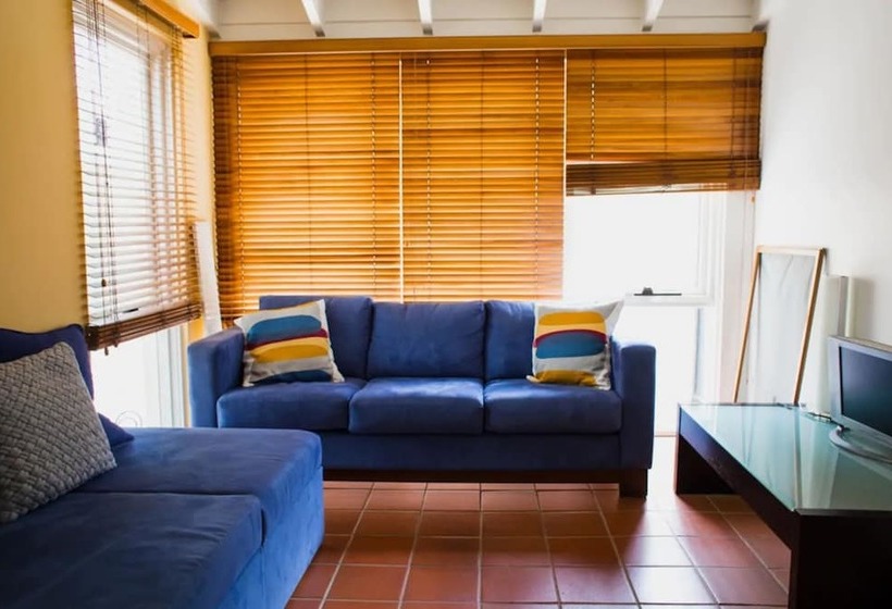 Cottesloe Beach Villa W/large Courtyard  Sleeps 4