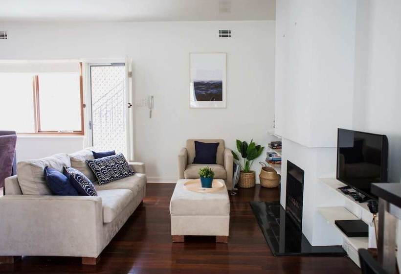 Cottesloe Beach Villa W/large Courtyard  Sleeps 4