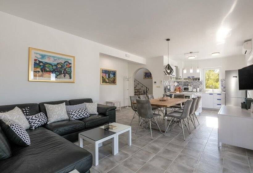 Family Villa Makarac Perfect Place To Get Away And Relax