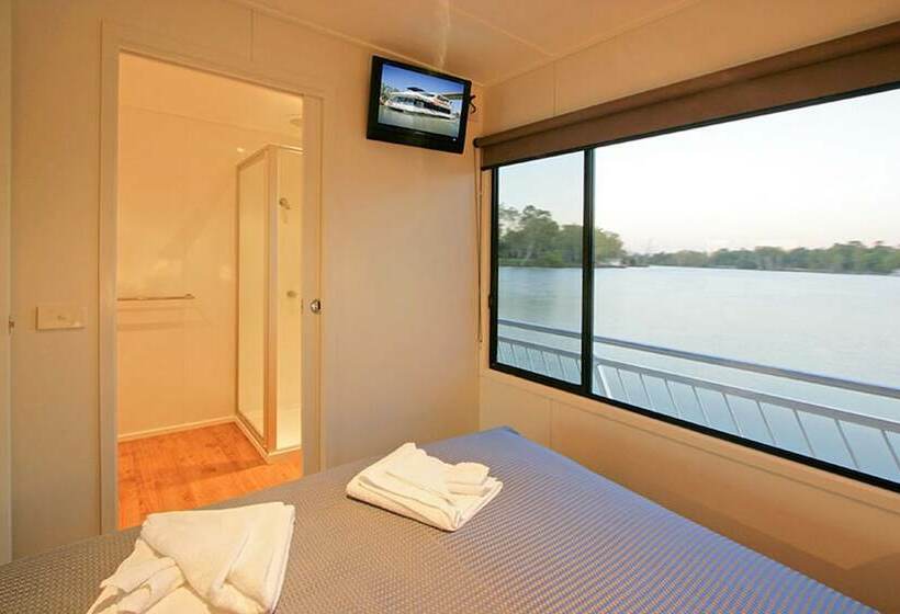 هتل All Seasons Houseboats