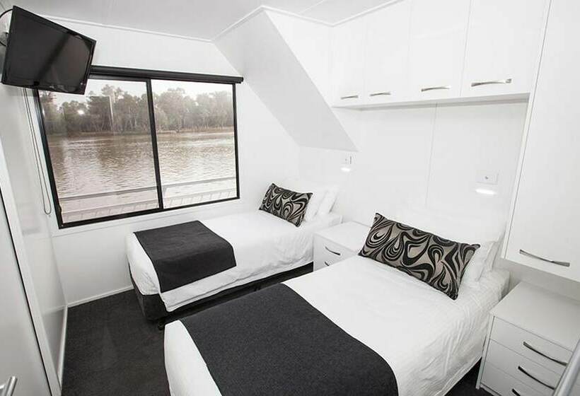 هتل All Seasons Houseboats