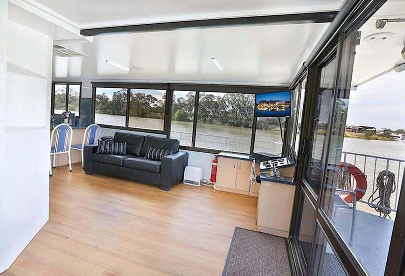 هتل All Seasons Houseboats