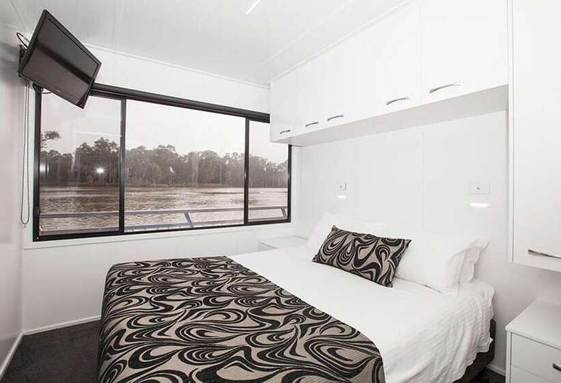 هتل All Seasons Houseboats