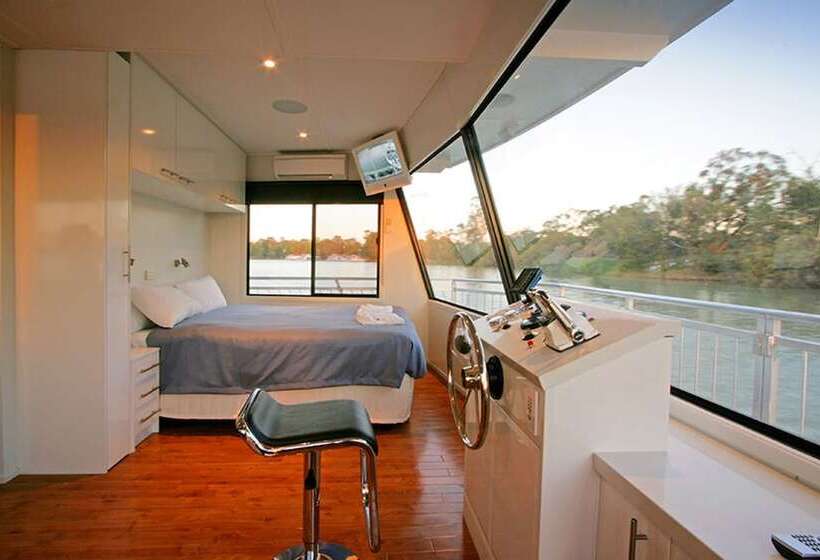 هتل All Seasons Houseboats