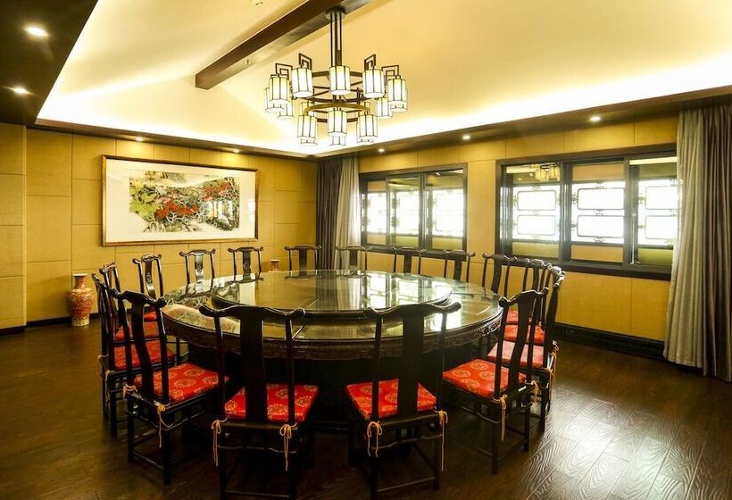 Отель Jinbi Club Boutique