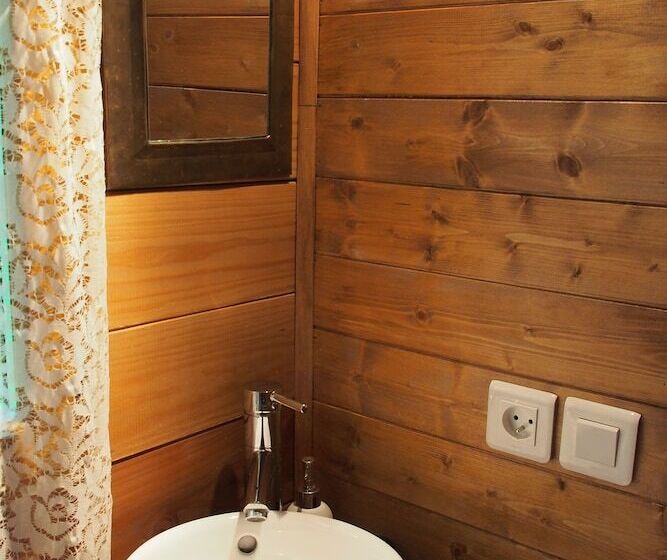 فندق La Roulotte De Cabrières