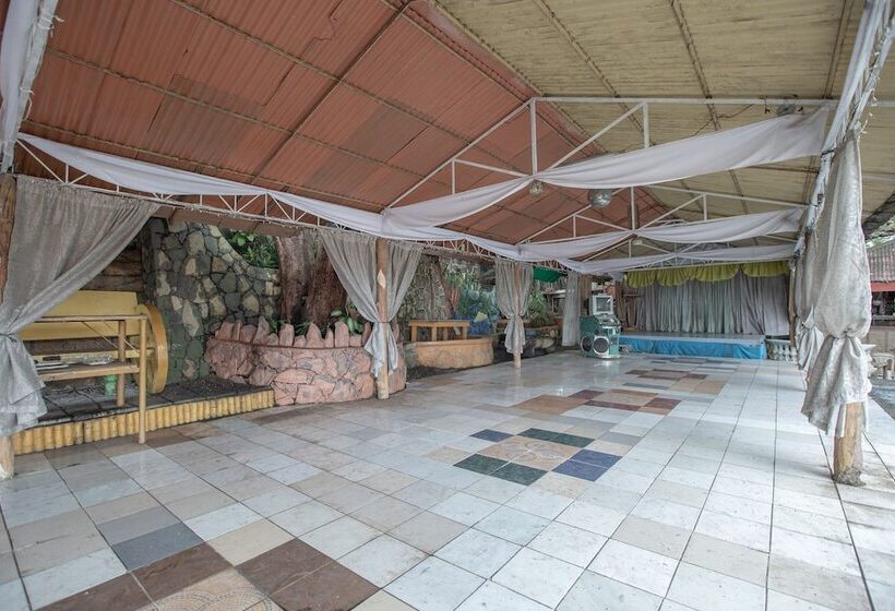 Szálloda Oyo 588 Sunrock Resort