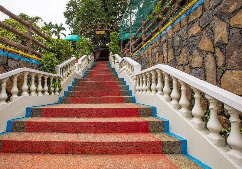 Szálloda Oyo 588 Sunrock Resort