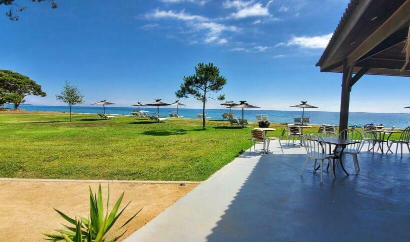 Отель Hôtel San Lucianu